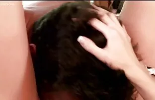 XXX 十代の鎖ユーロ若い金髪 女の子 動画 エッチ