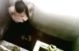 XXX 濡れた滴るシャワーに覆われ えっち な 動画 女の子