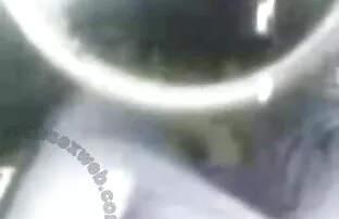 XXX 指ダンスポールねじ込み彼女の濡れた膣 可愛い 女の子 エロ 動画