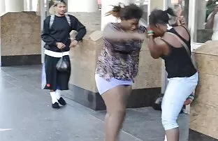XXX 私の最愛の英国の隣人の母親は、ルーシー、ソフィアとホリーです 動画 女性 av