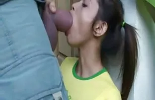 XXX オナニーしているときに妹を見つけた 女の子 の ため の 無料 エロ 動画