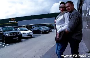XXX 娼婦巨乳公共恥ずかしハイヒール 女の子 アダルト ビデオ